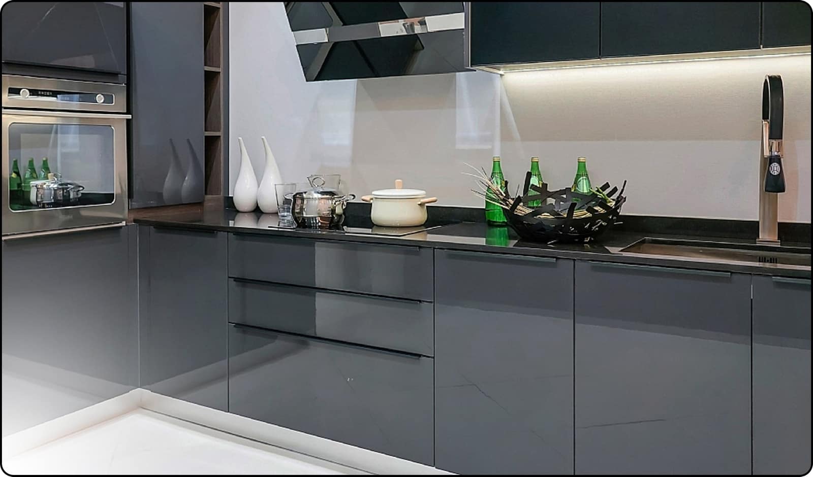 Wardrobe Style Continuous Kitchen Kitchen Remodel by Pannello Home Interiors project photo 3