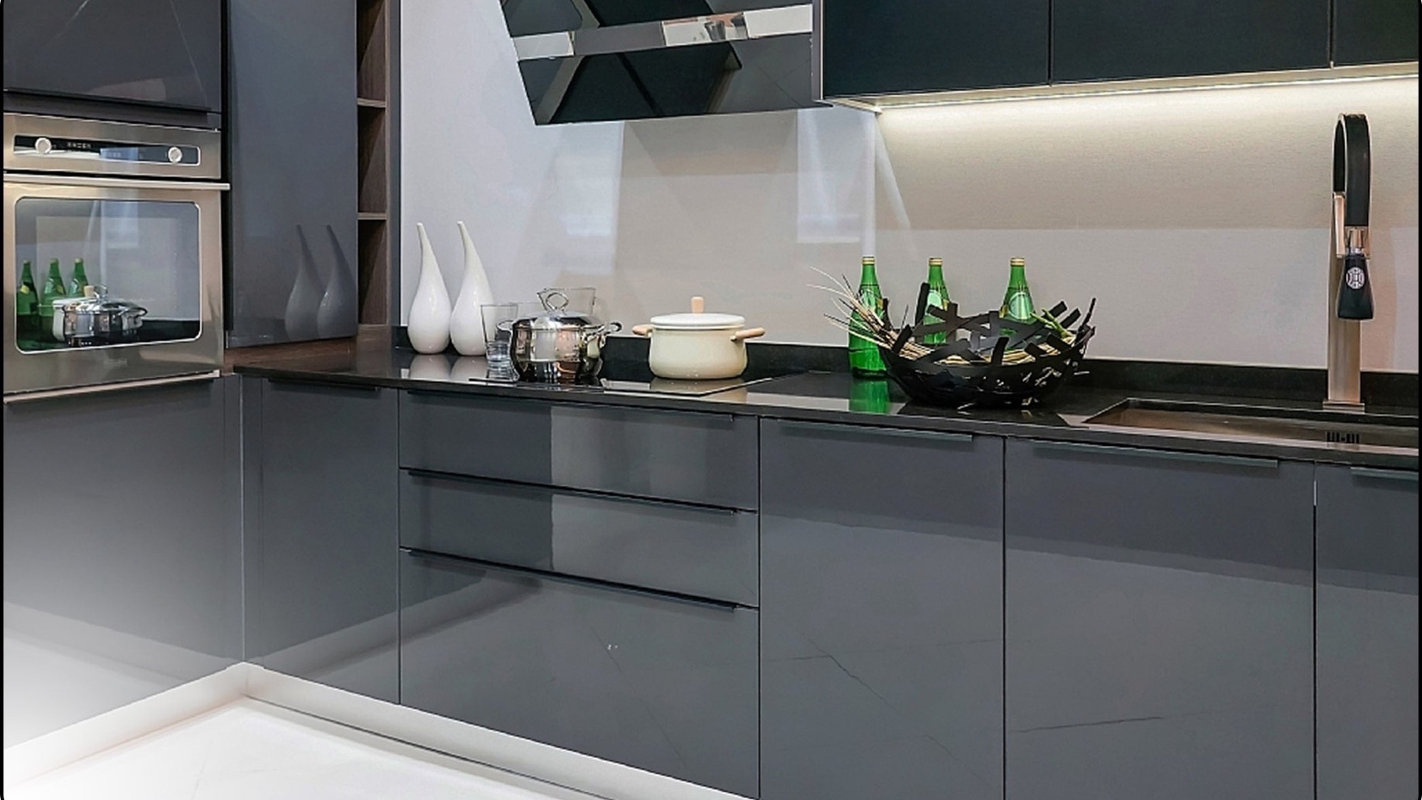Quartz countertop installed in a Bethesda kitchen by Pannello Home Interiors
