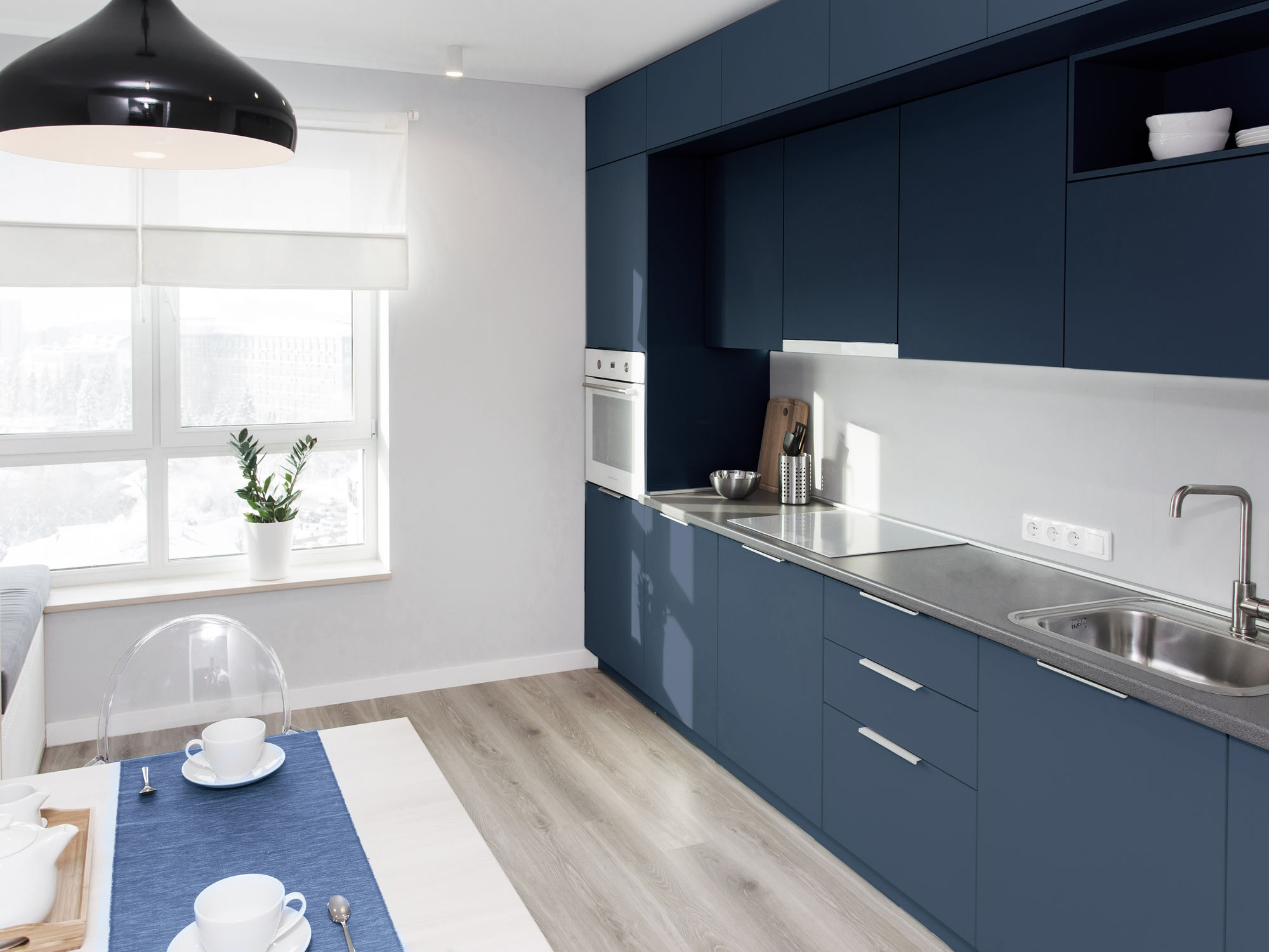 18-foot continuous run kitchen in wood veneer with 12-foot island.